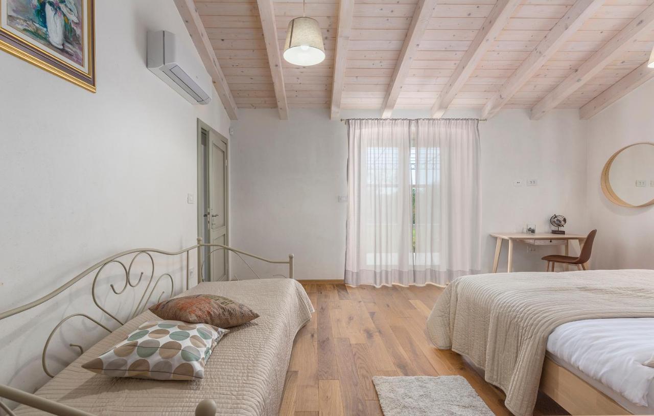 Villa-osmium Vila Smoljanci