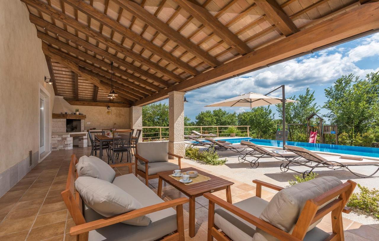 Villa-osmium Vila