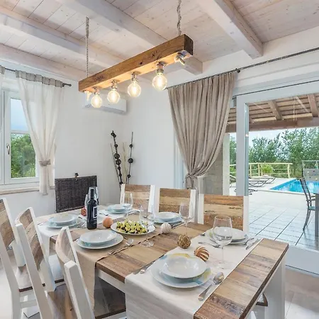 Villa-Osmium Smoljanci Buitenkant foto