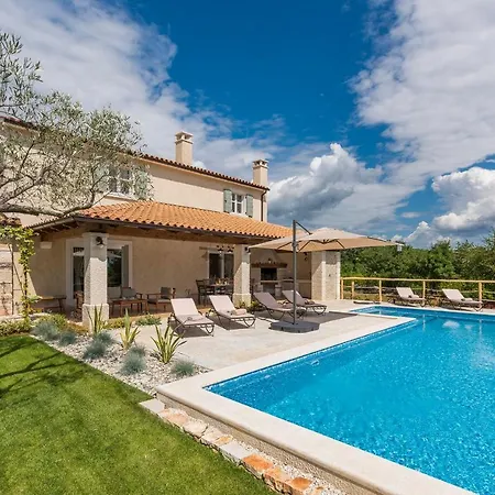 Villa-Osmium Smoljanci Buitenkant foto