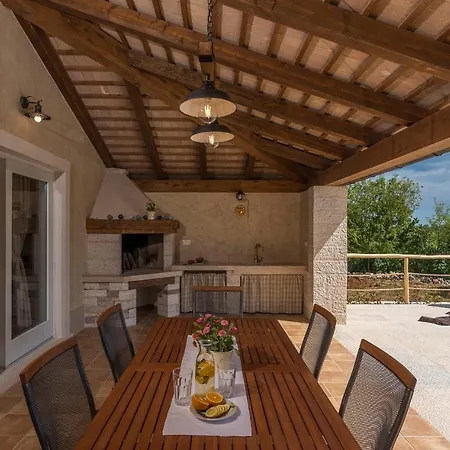 Villa-Osmium Smoljanci Buitenkant foto