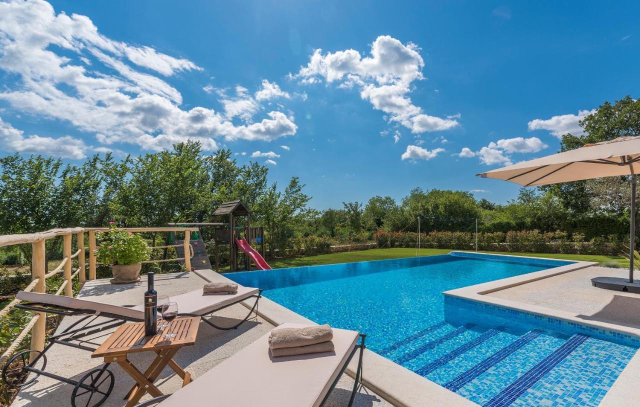 Villa-osmium Villa *