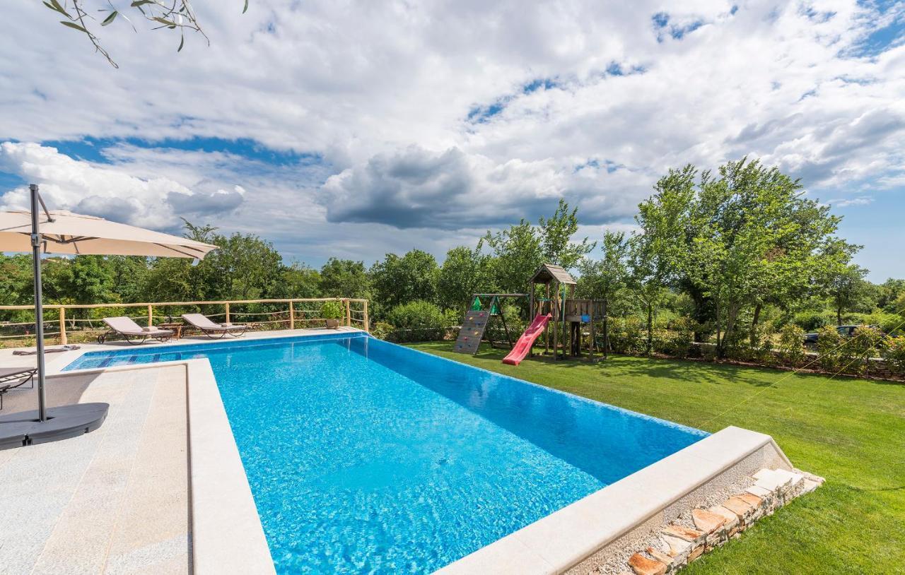 Villa Villa-osmium Smoljanci